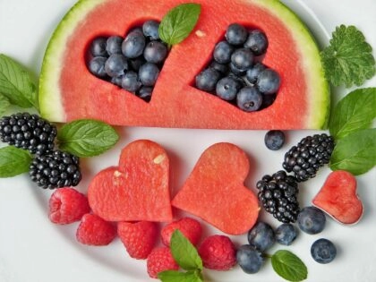 Aliments riches en eau pour prévenir la déshydratation des seniors