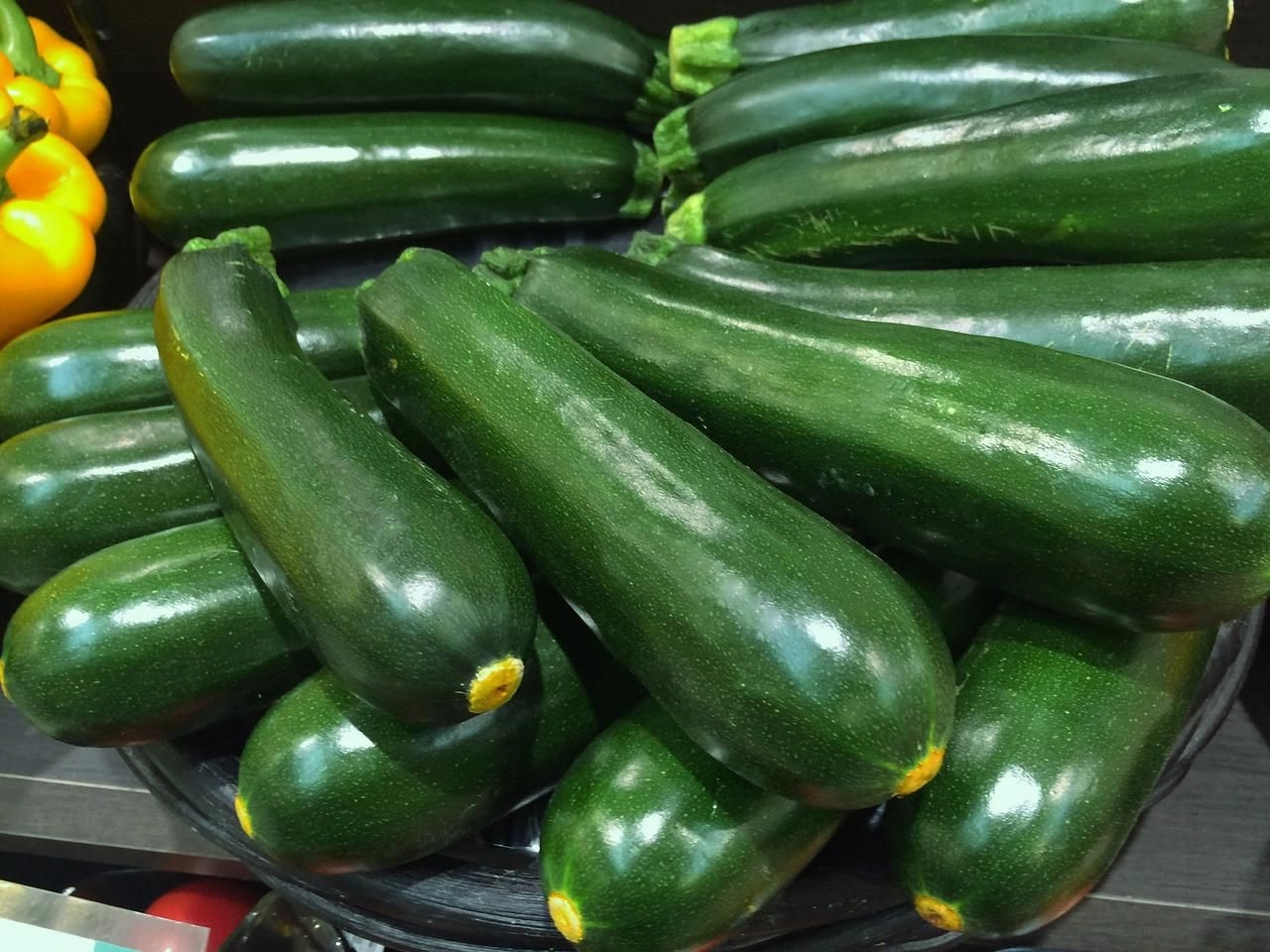 Lot de courgettes qui ont des bienfaits pour la santé